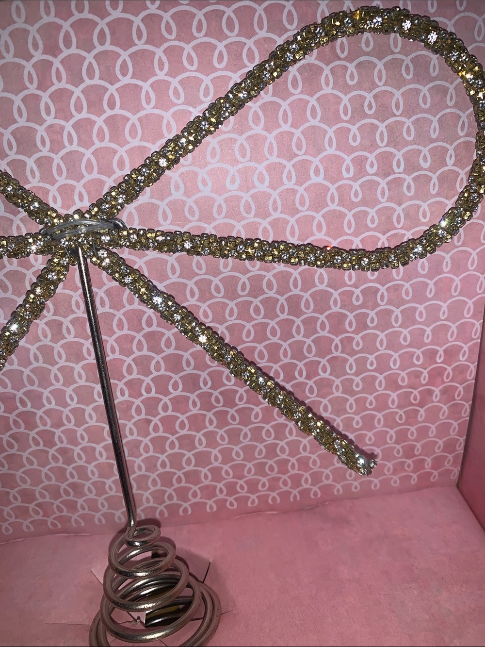 🆕- Cupcakes& Cashmere Gold Encrusted Bow Tree Topper - Picture 4 of 7